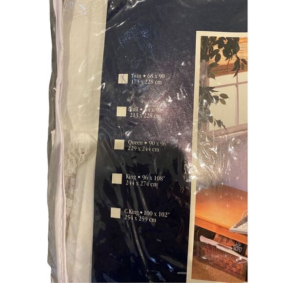 NWT Battenberg embroidered lace Tatting detail, coverlet size twin - Picture 2 of 7